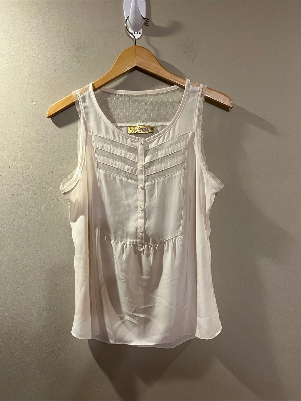 princess vera wang Ivory Sleeveless Button-Front Camisole with Pintuck Yoke